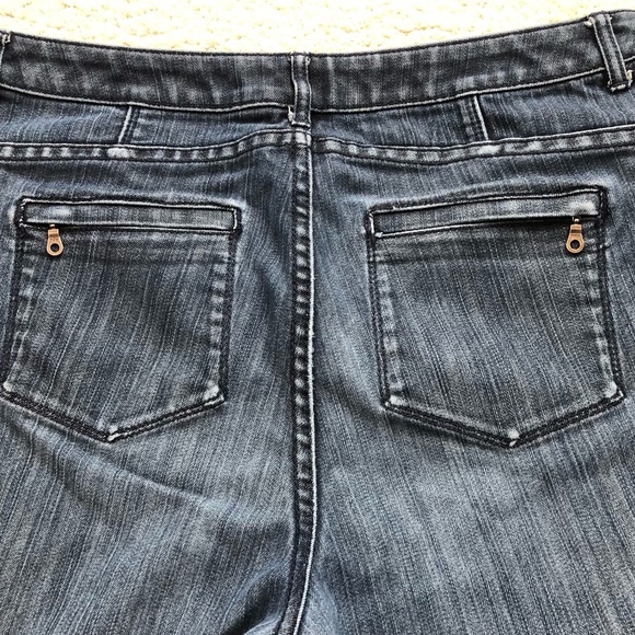 Dark wash ankle jeans with cute zippered back pockets by Chico’s Platinum - Picture 5 of 11